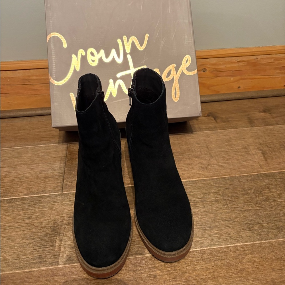 Crown Vintage Elegant Black Suede Ankle Booties